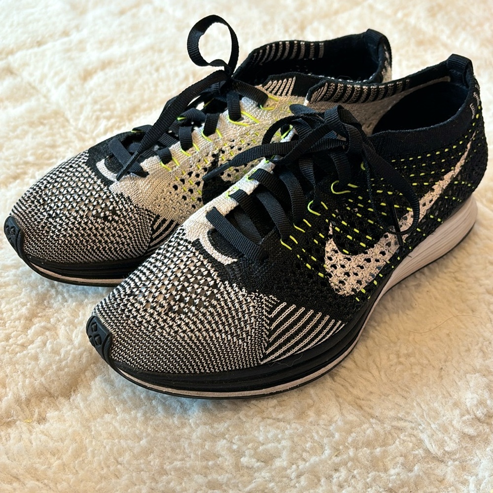 Nike Flyknit Racer - Picture 2 of 7